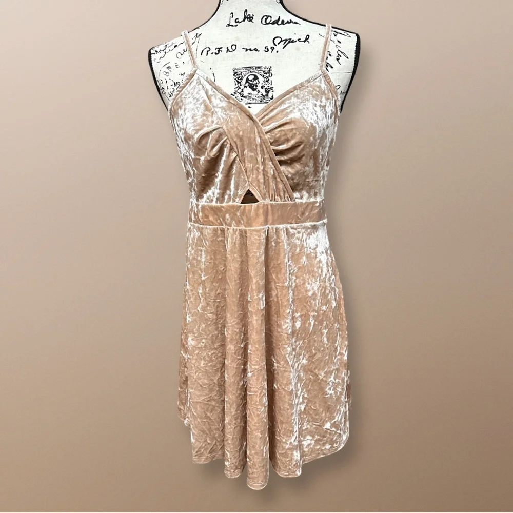 Xhilaration Blush Crushed Velvet Cutout Dress Strappy Fit & Flare L Boutique - Picture 3 of 8